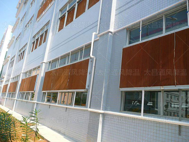 生產(chǎn)車間該如何降溫？使用水簾降溫