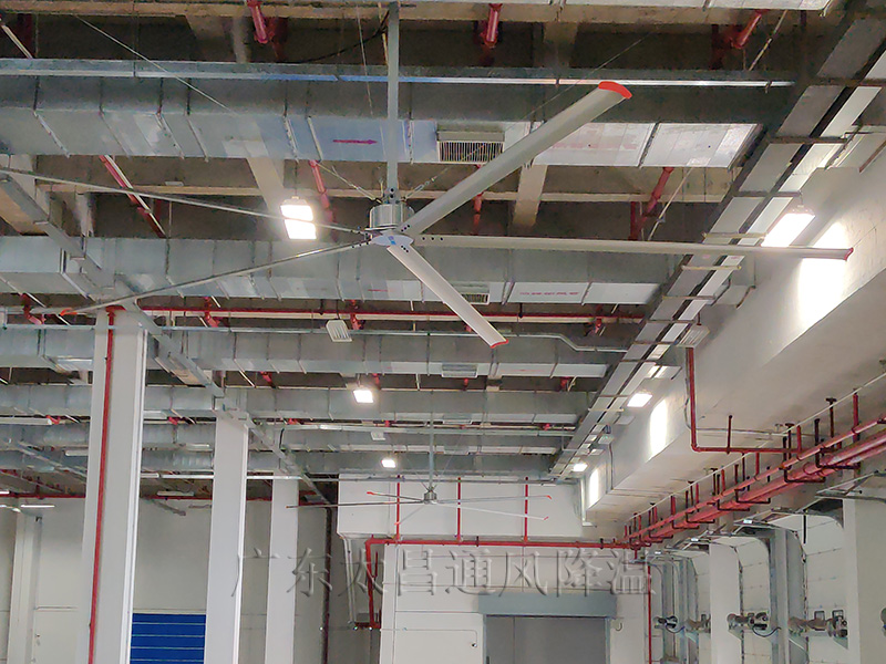 高大空間通風降溫一定要用工業(yè)大風扇,用了才知道效果這么好！