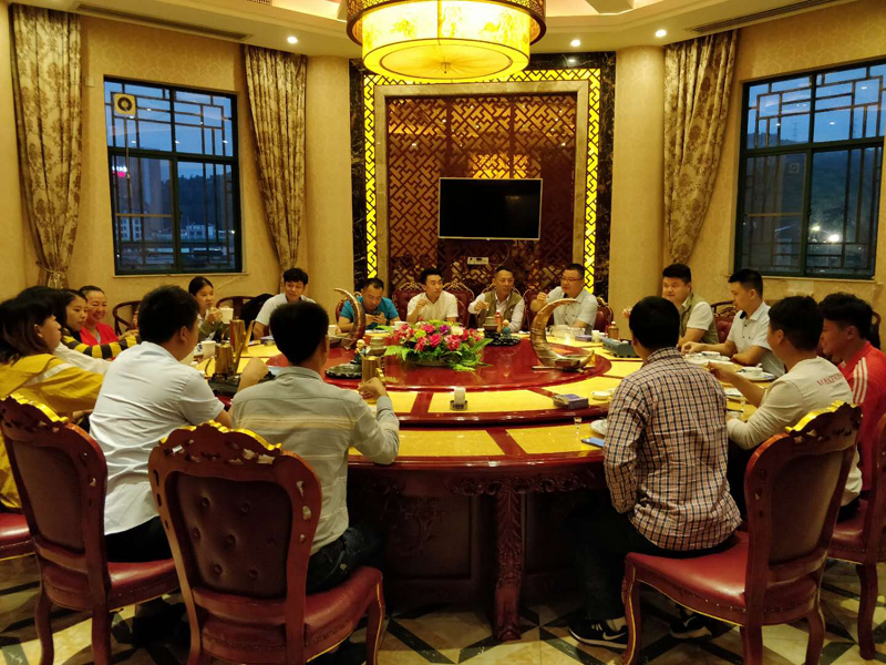 齊心協(xié)力，為公司的未來再創(chuàng)輝煌！