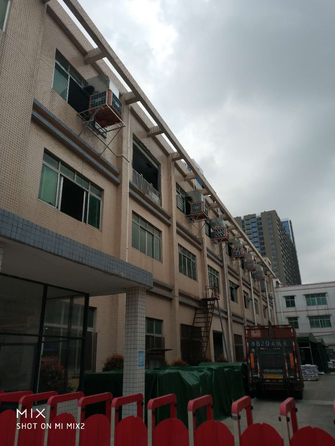 如何給高溫車間通風(fēng)降溫？