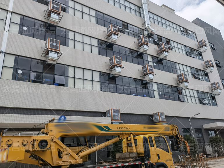 車間悶熱怎么降溫?潤東方節(jié)能環(huán)?？照{(diào)解決方案