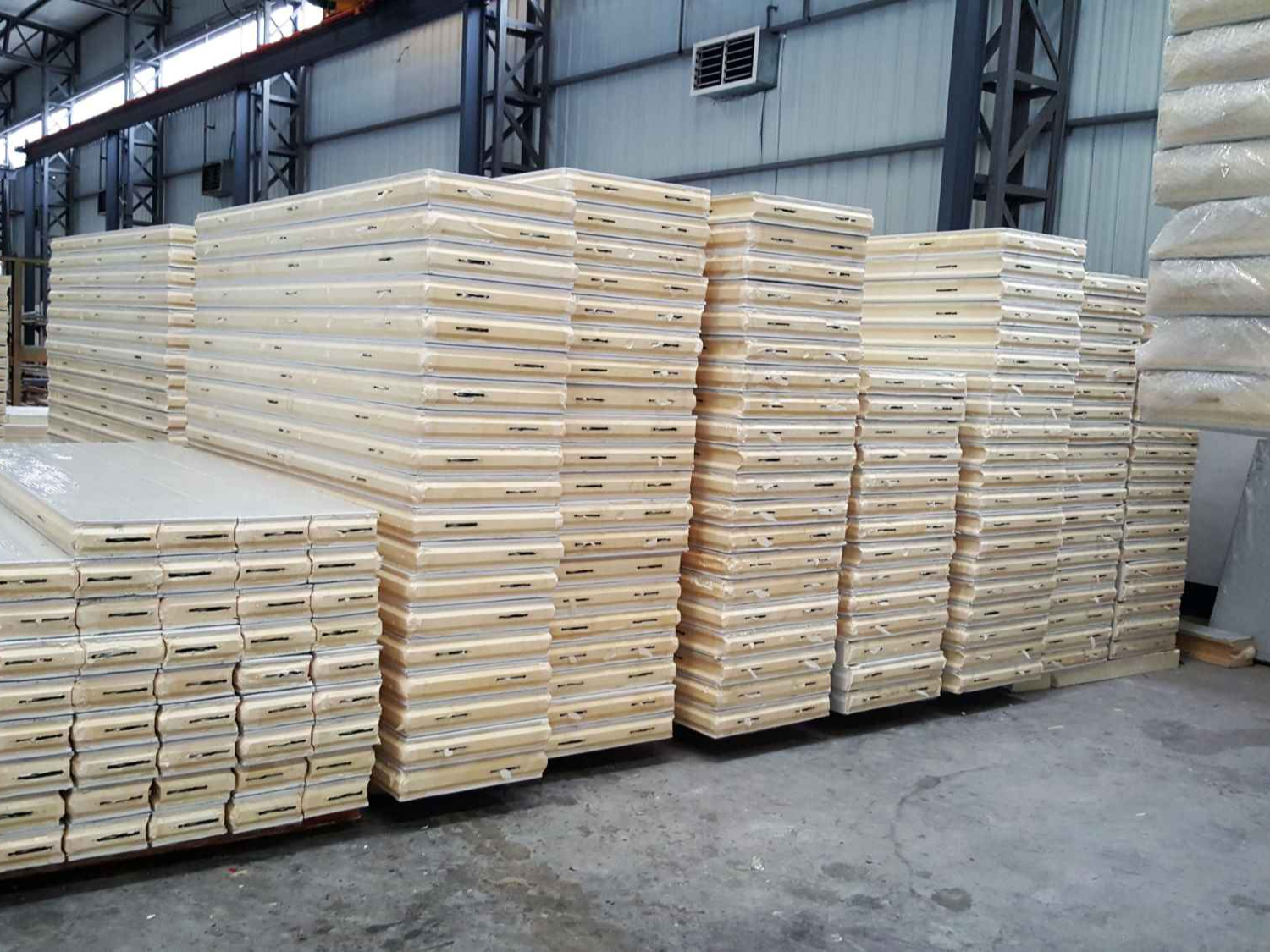 鎖鉤式聚氨酯冷庫(kù)保溫板 鎖鉤式聚氨酯冷庫(kù)保溫板